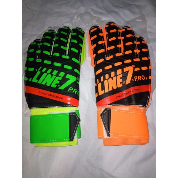sarung tangan kiper Nike