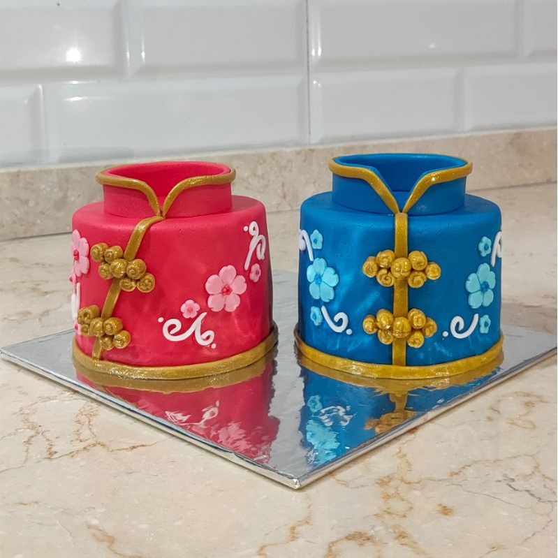 

Cake Cheongsam Couple - Hampers Imlek / Sincia / Chinese New Year