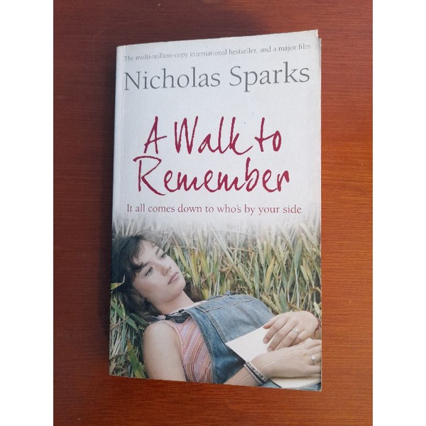 Novel Import Berbahasa Inggris A WALK TO REMEMBER (Bekas Original & Segel