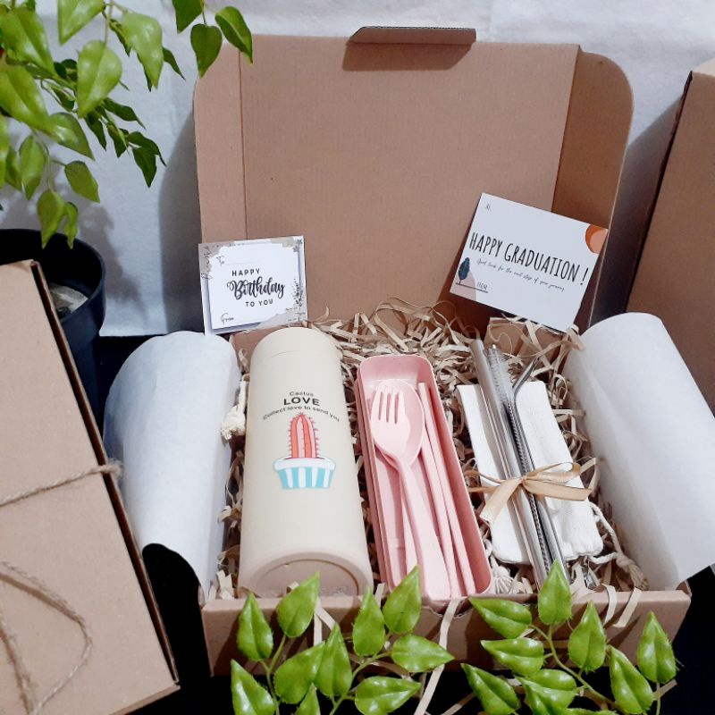 

HAMPERS/GIFT BOX/Free Greetings Card/ Hampers Wedding/ Graduation/ Birthday/ Souvenir/ New Year