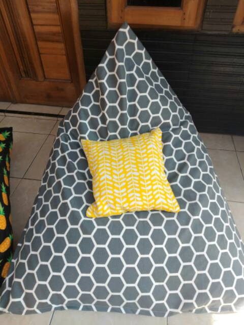 Bean bag triangle size L