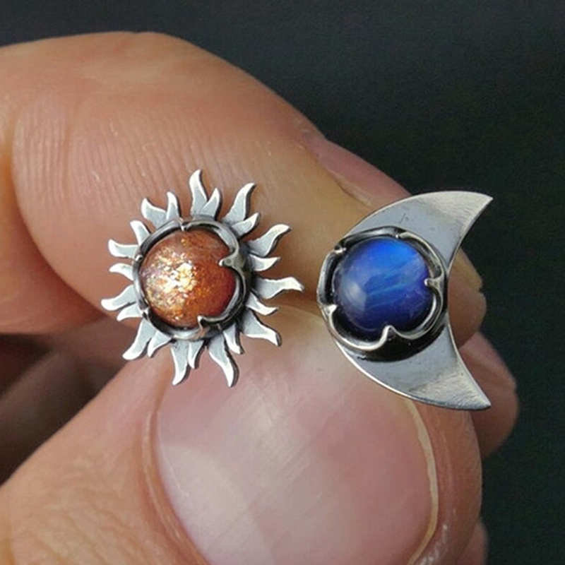 Anting Stud Desain Matahari Dan Bulan Warna Silver Gaya Bohemia Untuk Wanita