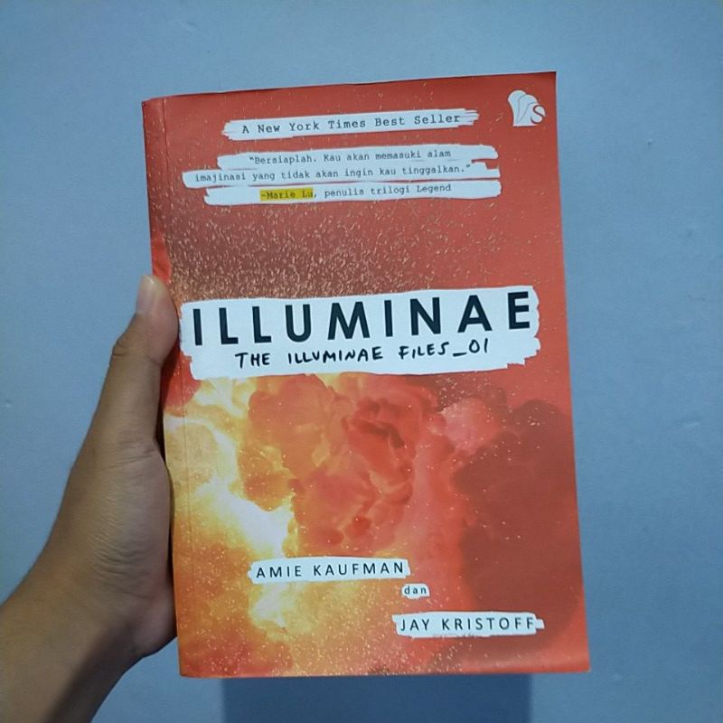 (Preloved) Illuminae: The Illuminae Files_01