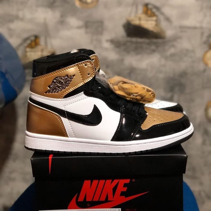 j1 gold toe