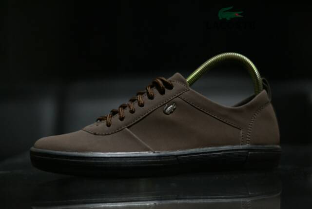 Sepatu sneakers pria santai casual cowok kerja