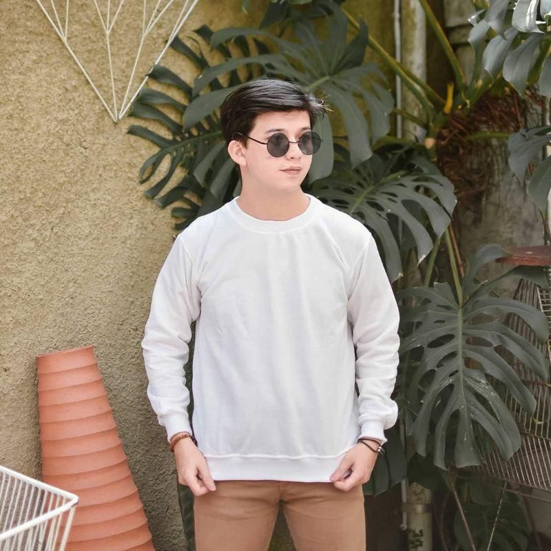 Sweater crewneck polos warna putih