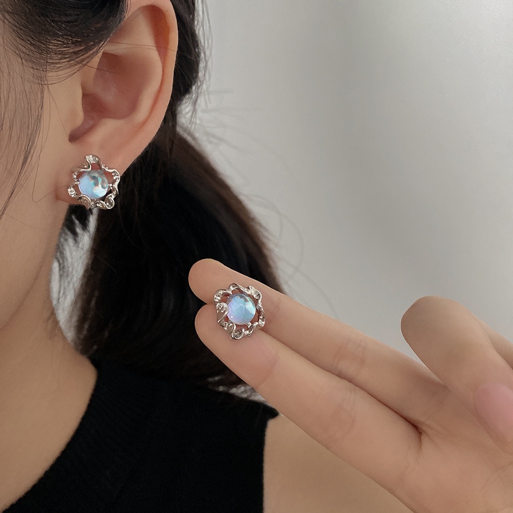 Anting Stud Desain Huruf D Warna Emas Aksen Batu Bulan Biru Untuk Wanita