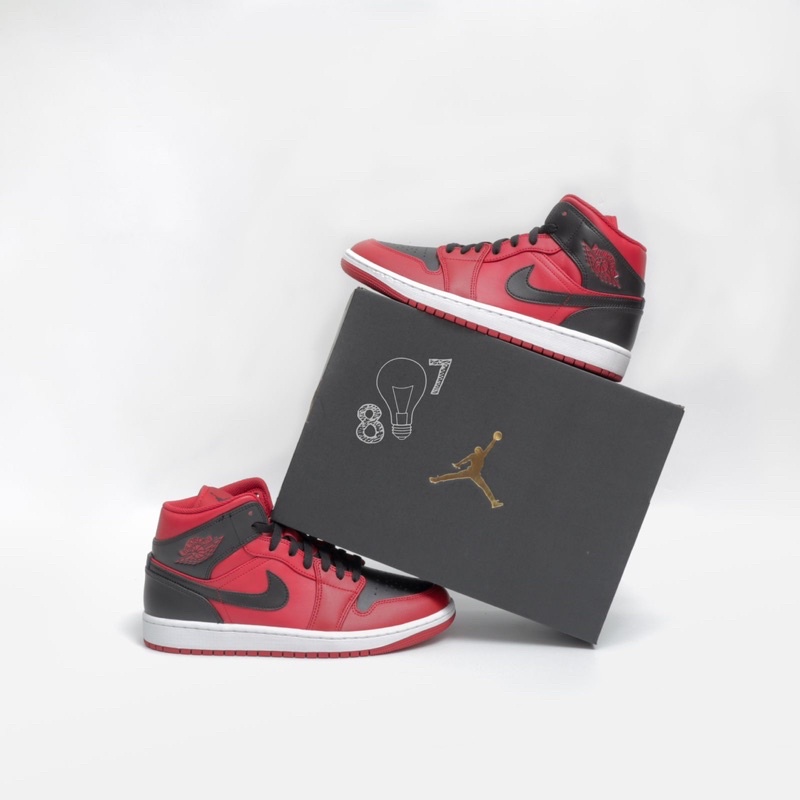 Air Jordan 1 Mid Reverse Bred