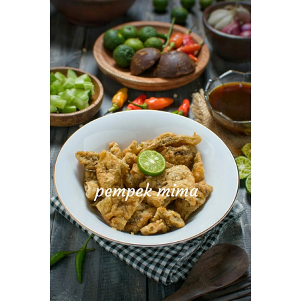 

Pempek enak pempek kulit crispy murah enak asli ikan tenggiri isi 10pc