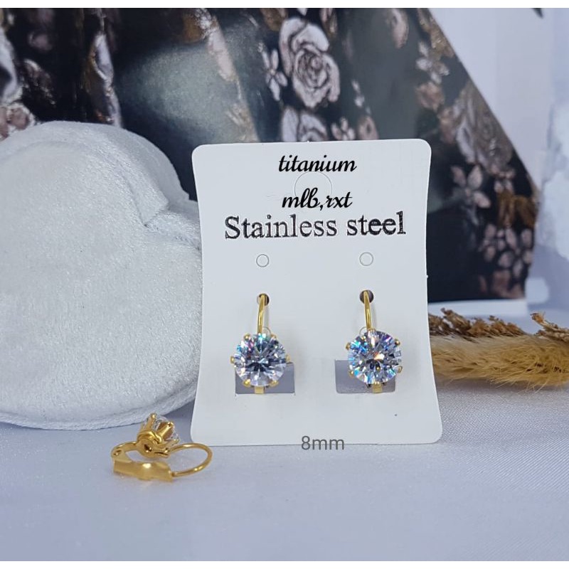 bisa cod:Anting titanium,tidak luntur,bisa dipake mandi dan sehari hari