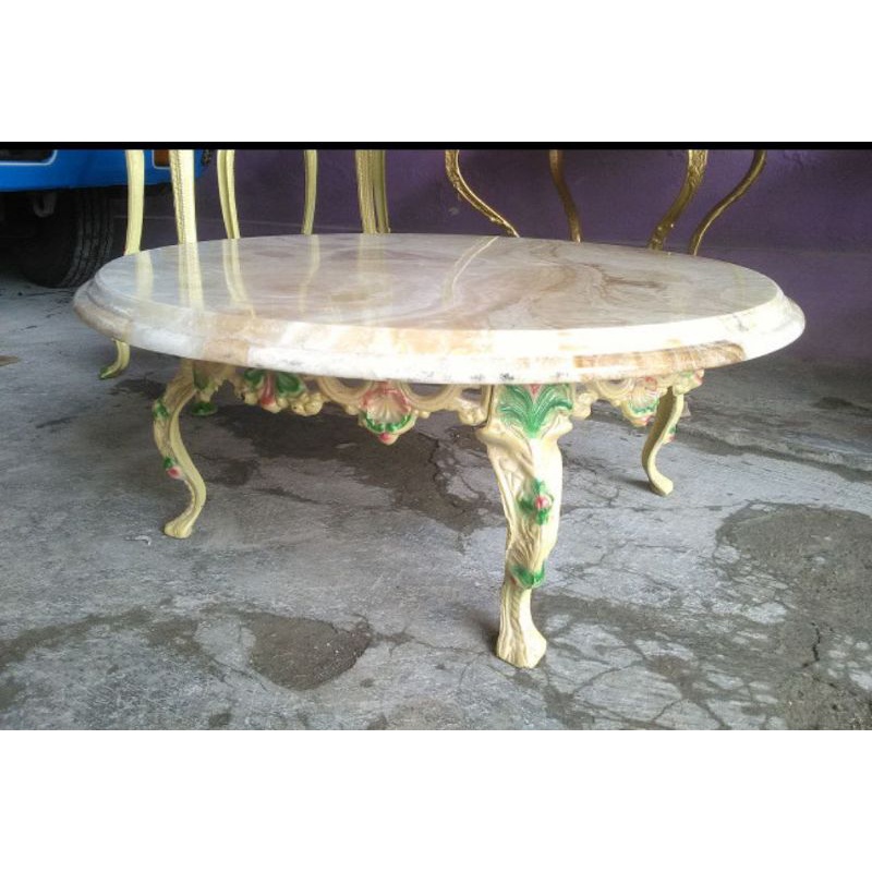 Meja Lesehan Onyx Bundar D 80 Kaki Besi Ukir