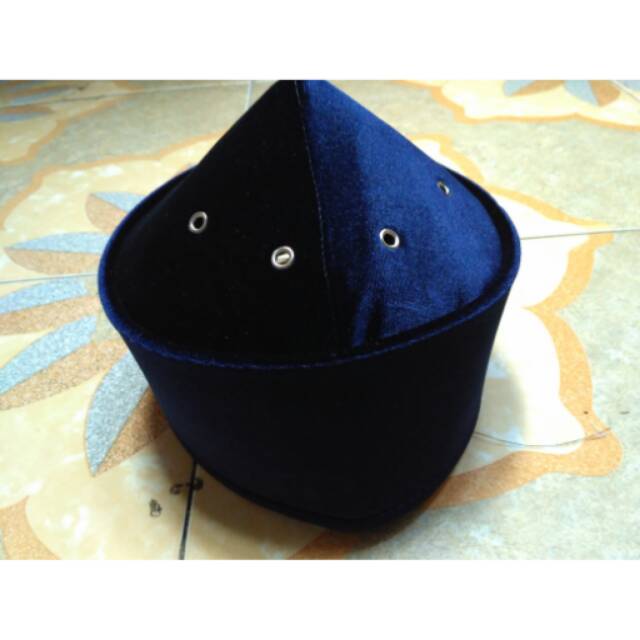 Peci kerucut/thoriqoh