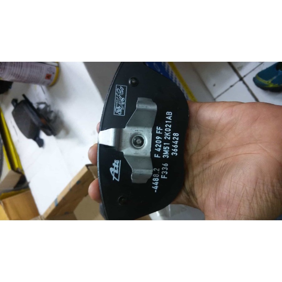 Brake pad/kampas rem depan Ford Focus lama