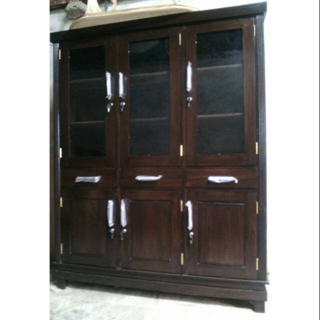 Lemari pajangan minimalis