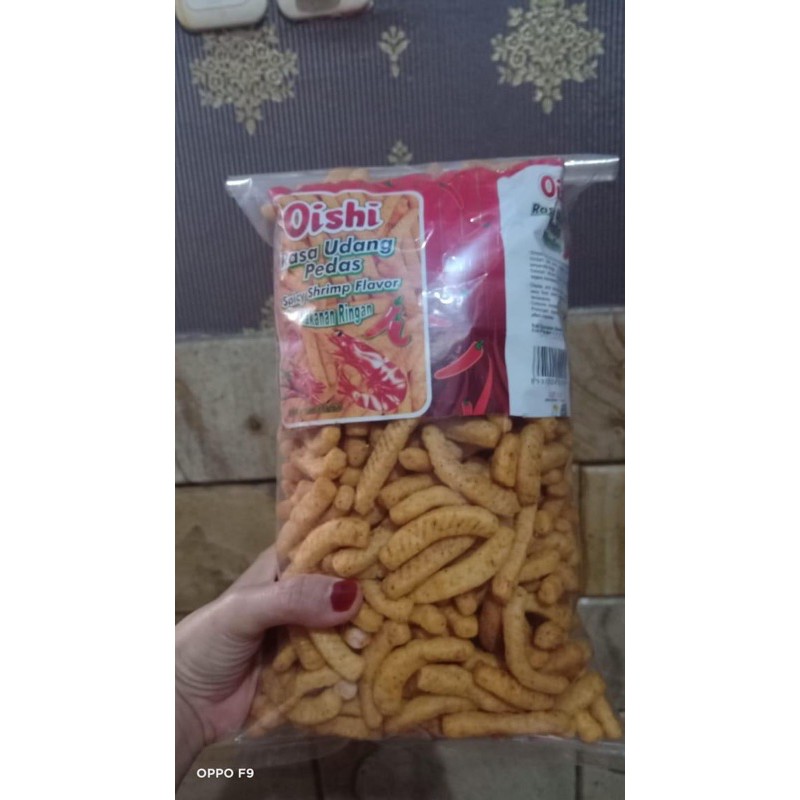 

chiki Oishi rasa udang pedas kemasan 250g-1kg