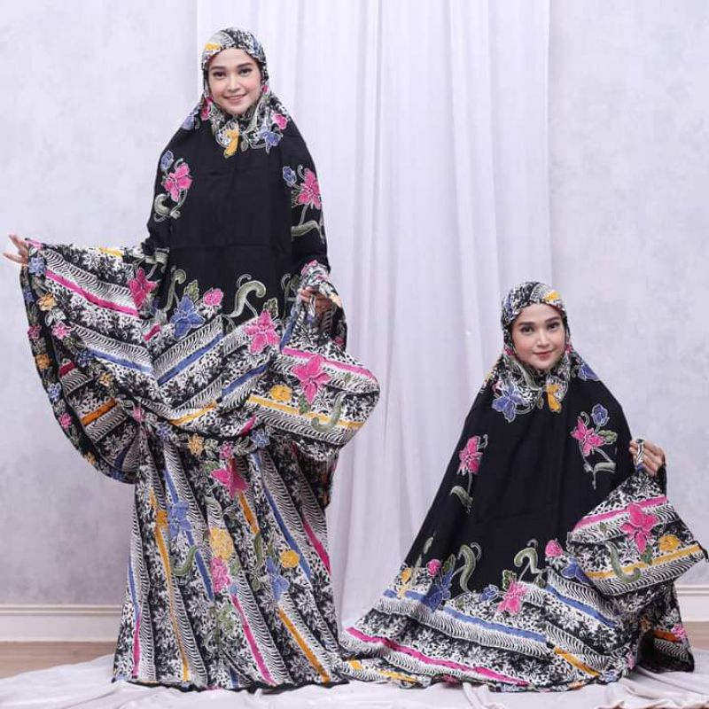 Mukena Batik Cap Analisa Full Colet_Mukena Dewasa Kekinian_Mukena Batik Halus Dasaran Hitam