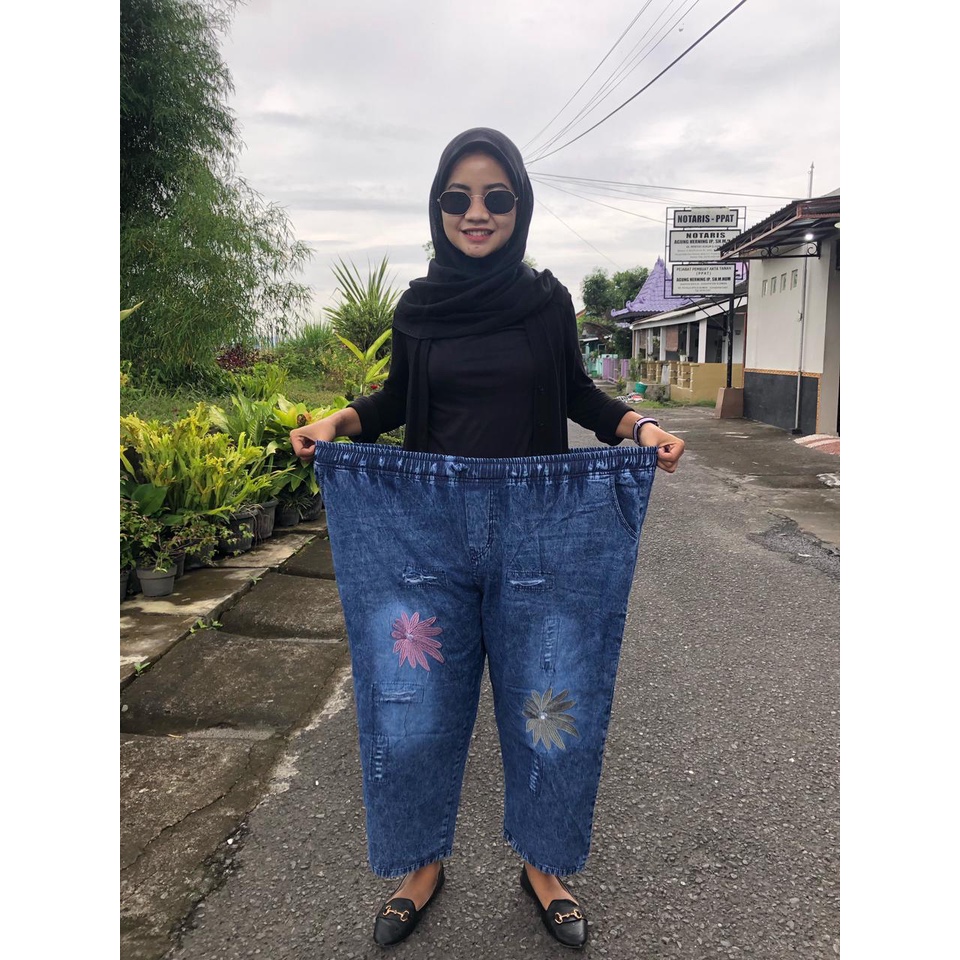 Celana Jumbo Ripped Flowy Big Size Bahan Denim Muat BB 120 KG Celana Jumbo Wanita