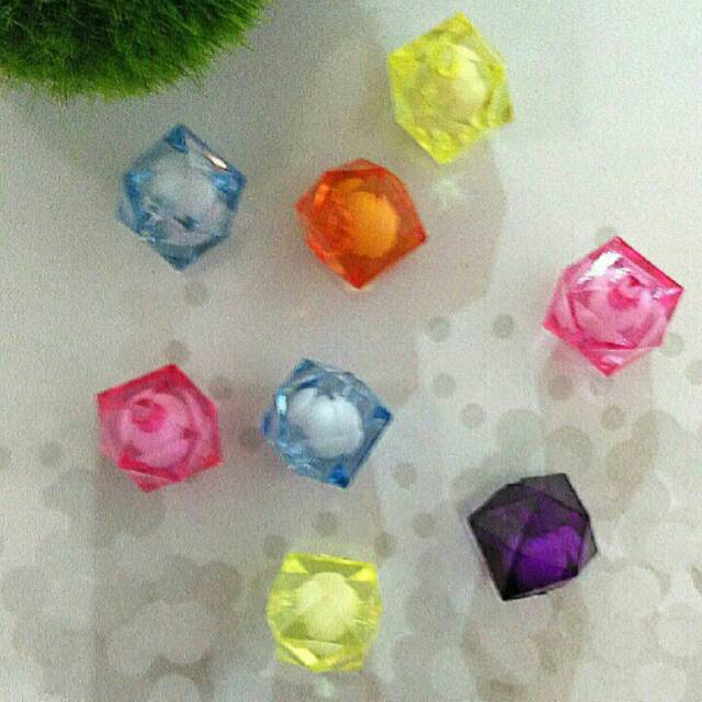 

Mote / Manik - Manik Akrilik Bening Bentuk Balok 1pack