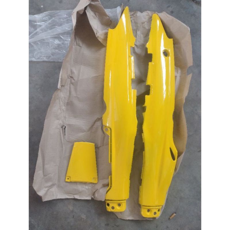 cover body belakang Fizr Vega r lama warna kuning