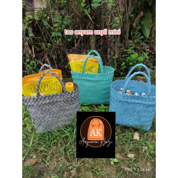 tas anyam unyil mini xs ukuran p×L×t 18×8×19 cm