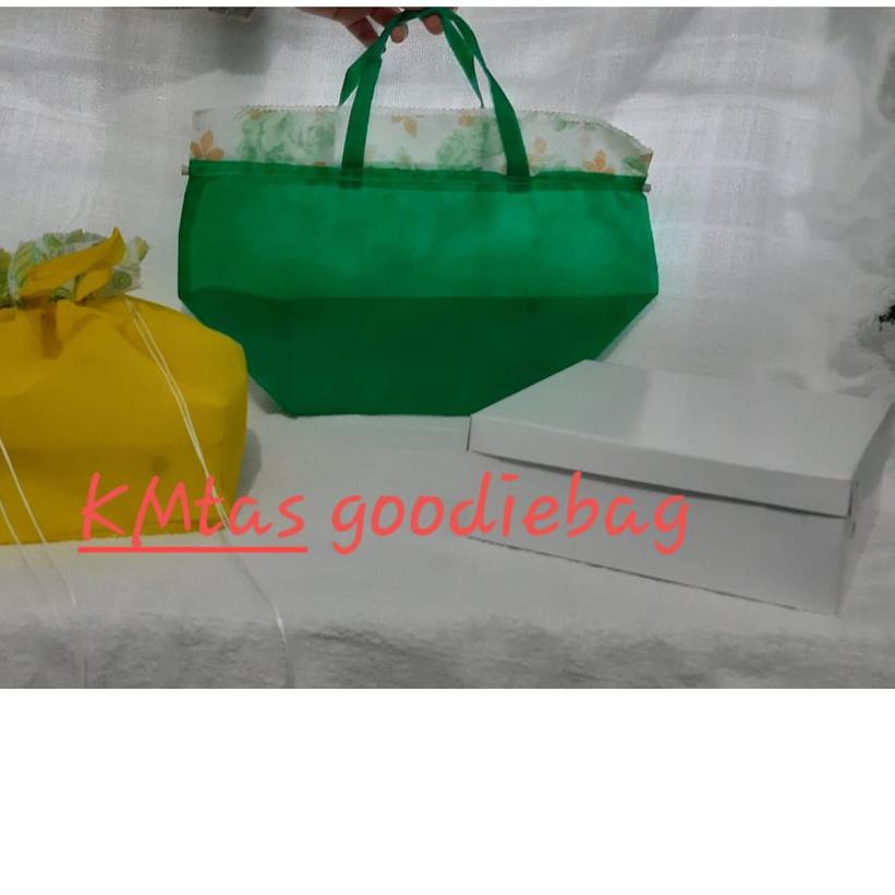 

Best Seller!! KODE-491 Goodiebag Serut 22cmx22cm isi 12 Pc