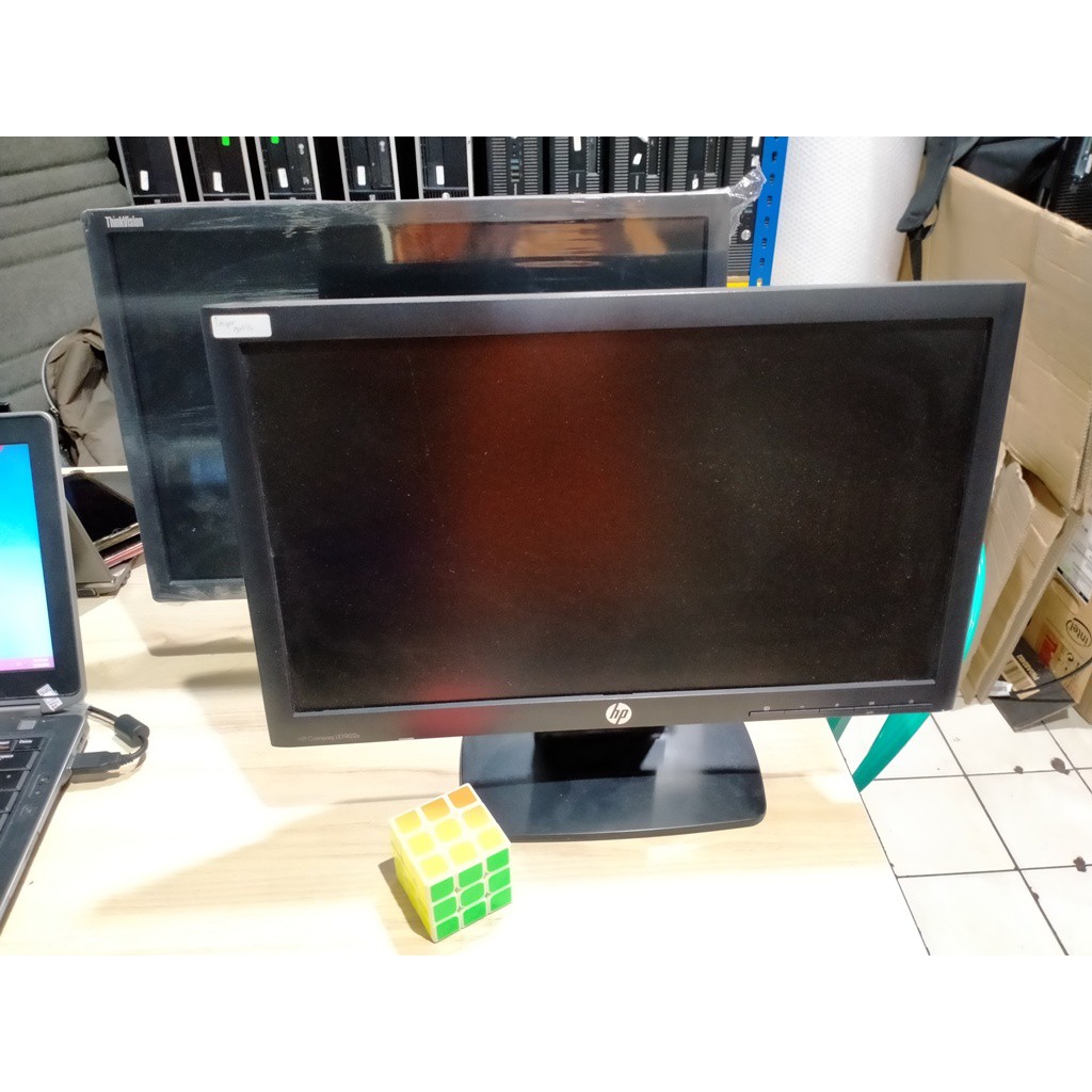LCD MONITOR 19 INCH WIDE MERK RANDOM
