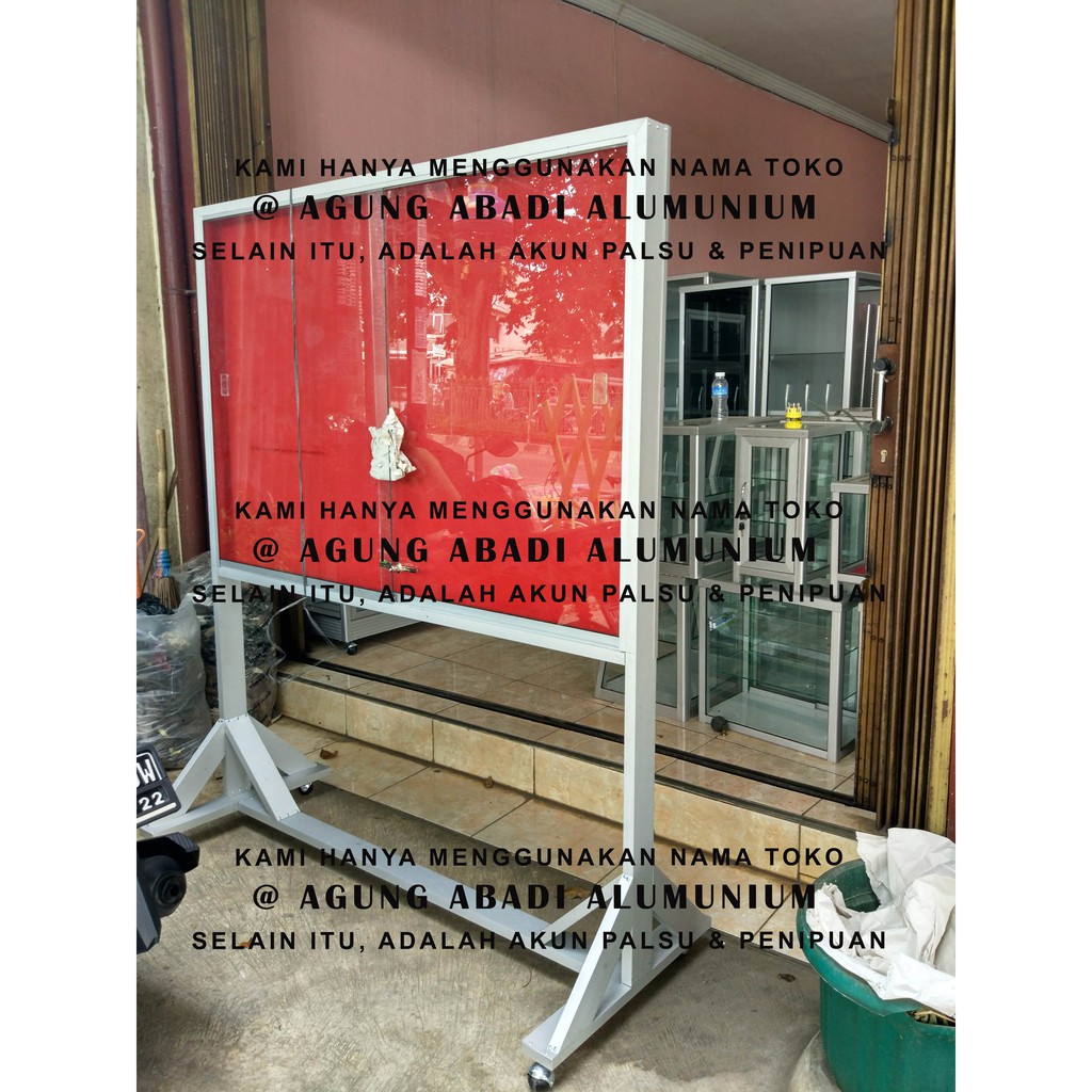 

Mading Kaca / Papan Pengumuman Alumunium Standing