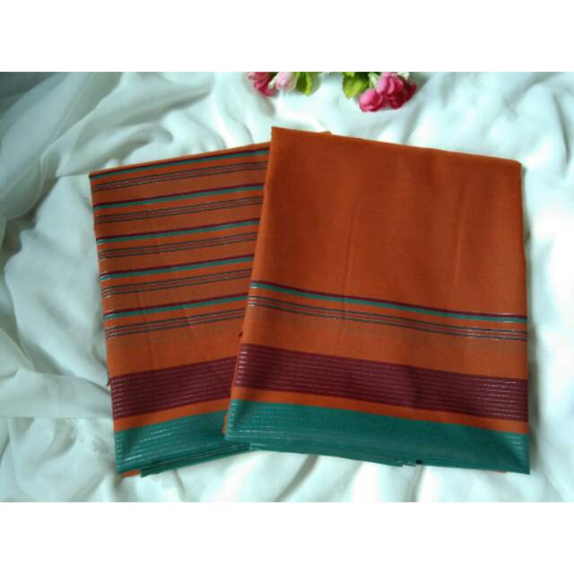 Kain Tenun Khas Jembatan Merah