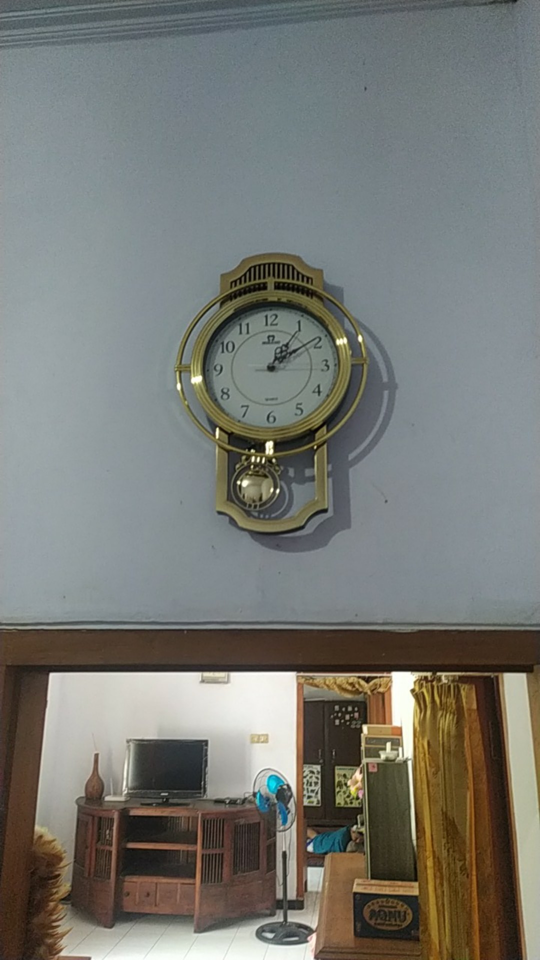 Jam Dinding Mirado Musik Bandul Goyang 937 Diameter 33cm