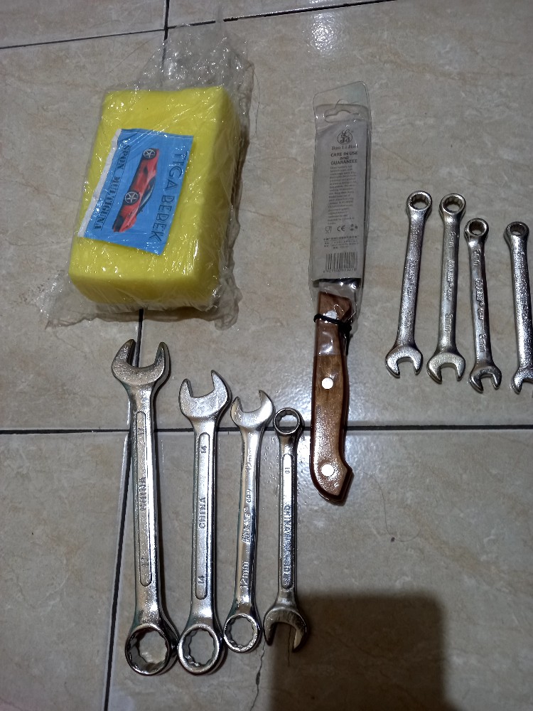 Pisau Dapur Stainless Steel Gagang Corak Lancip Kayu / Kitchen Knife 28cm