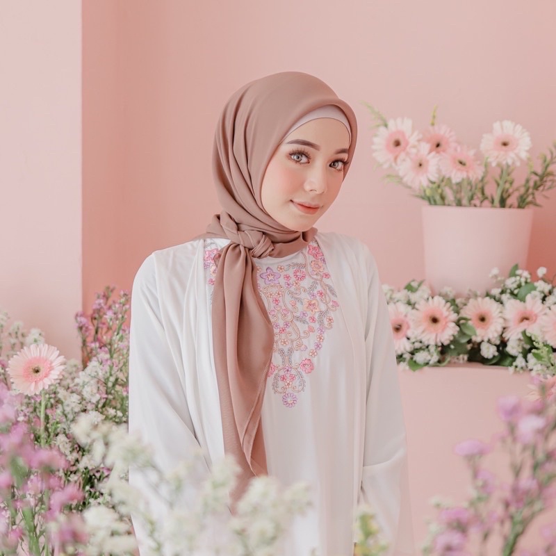 40+ Warna Hijab Segi Empat Bella Square Premium Original Jilbab Bella Square Polos Pollycotton-Milo