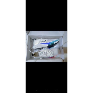 NIKE AIR ZOOM TEMPO NEXT%