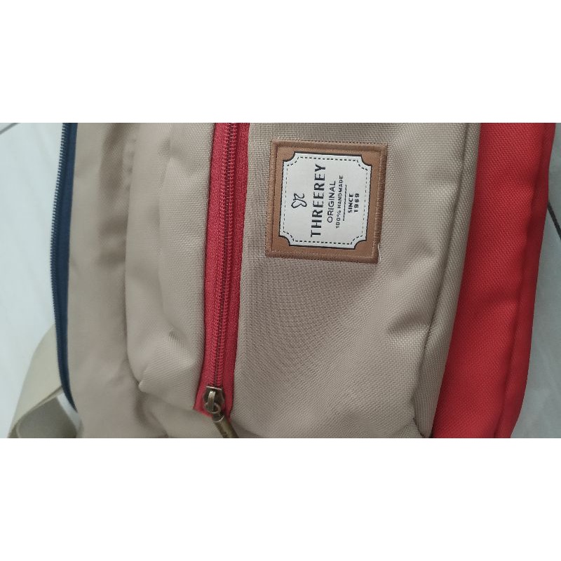 Preloved Threerey Sling Bag