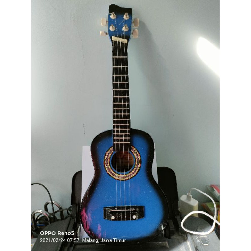 ukulele /kentrung