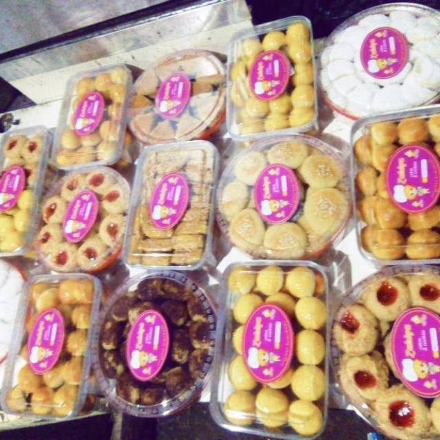 

# zaqiya snack & cookies siap menerima pesanan kue kering anda..