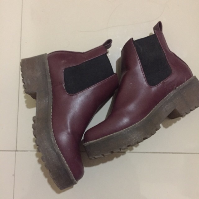 Chelsea boots maroon