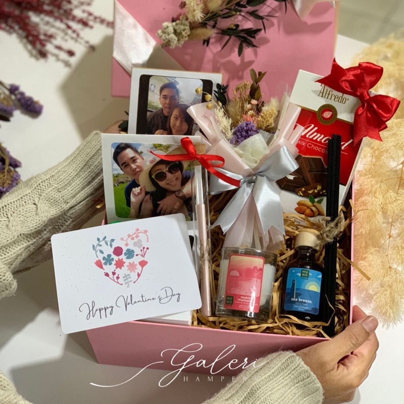 

HAMPERS VALENTINE | HADIAH HARI KASIH SAYANG | KADO COKLAT | ALBUM POLAROID | CANDLE | DIFFUSER