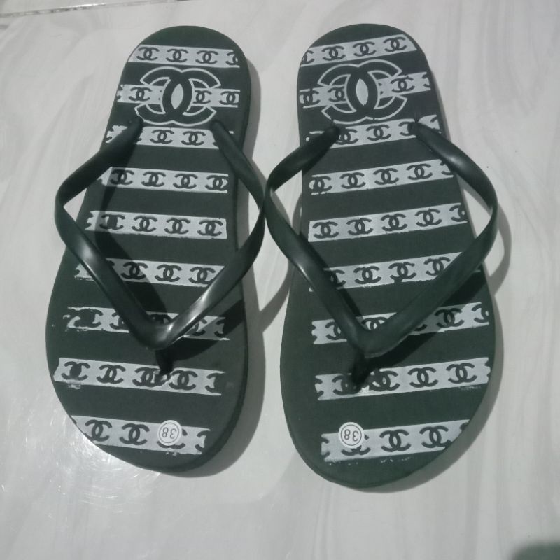 sandal jepit spon hitam Guci CC, sandal cewe murah, sandal wanita