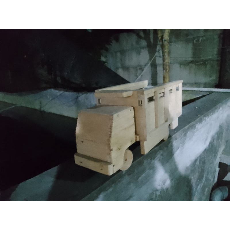 miniatur truk oleng mentahan P30 bahan ful kayu
