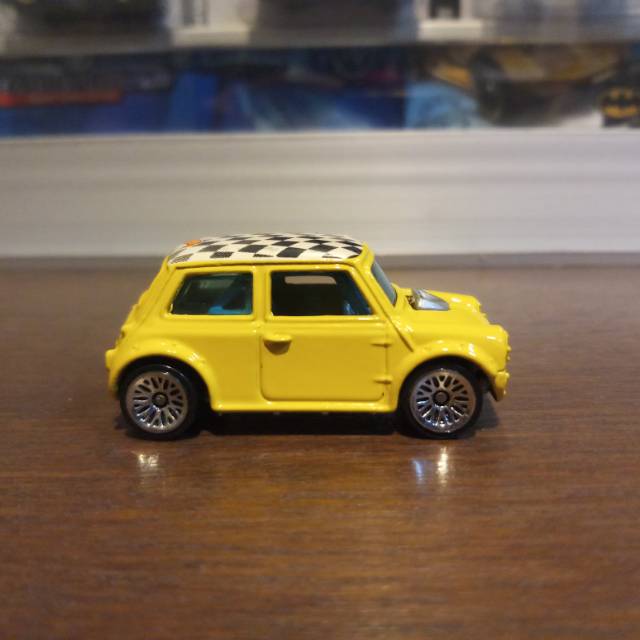 Hot Wheels Mini Cooper - Morris Mini - 2000 First Edition Yellow Loose