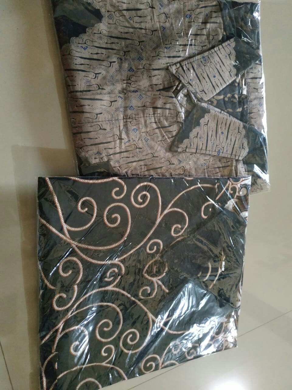 Hem Kemejan Batik Lengan Pendek Kekinian Terbaru