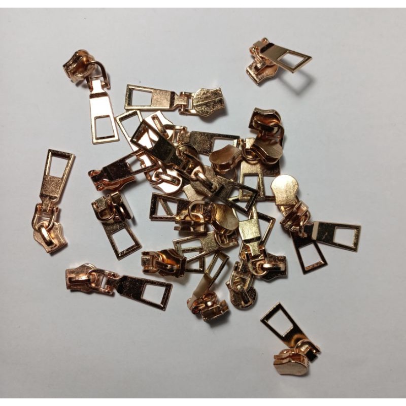 Kepala Resleting besi patah