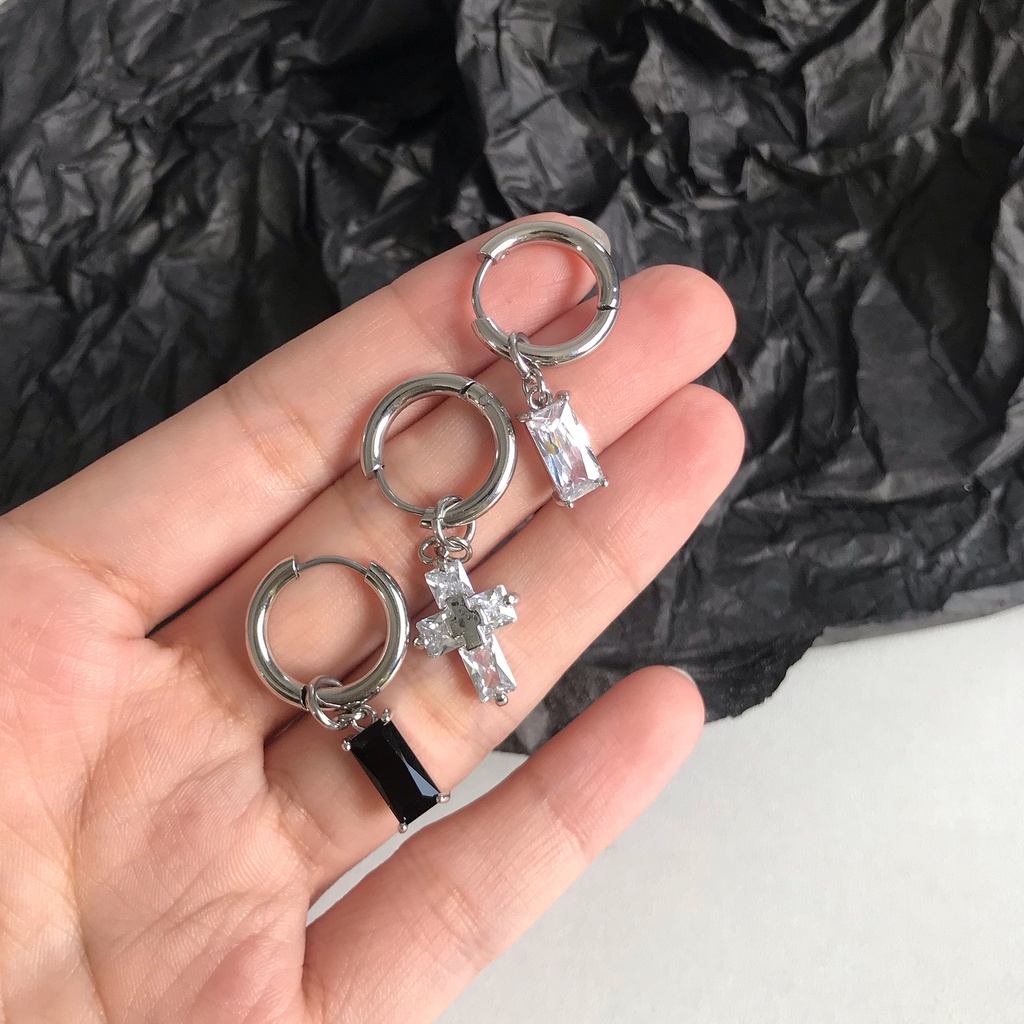 Anting Tusuk Gantung Bahan Titanium Desain Salibberlian Imitasi Warna Hitamputih Gaya Unik Untuk Wanita