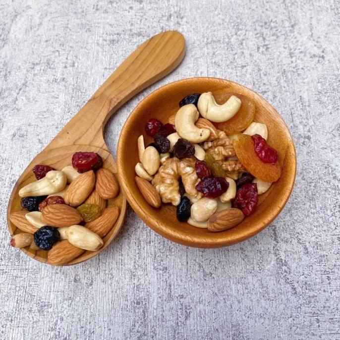 

Mixed Dried Fruit and Nuts / Kacang Campur Buah Kering 250 Gram