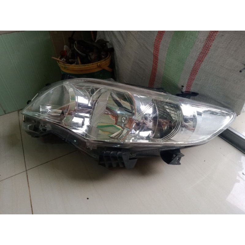 Headlamp Toyota Corolla new Altis 2011-2013 original
