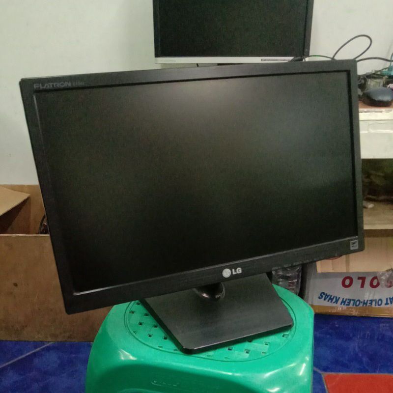 MONITOR LED LG 19 INCHI WIDE SUPER MULUSS