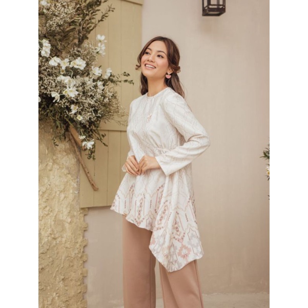 Preloved Kiana Blouse Cardamom XL WearingKlamby