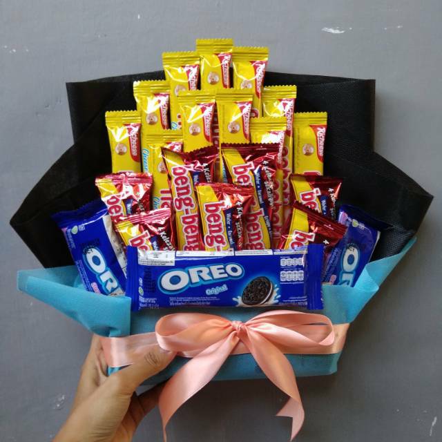 

Buket Snack Hadiah Wisuda Tipe 2