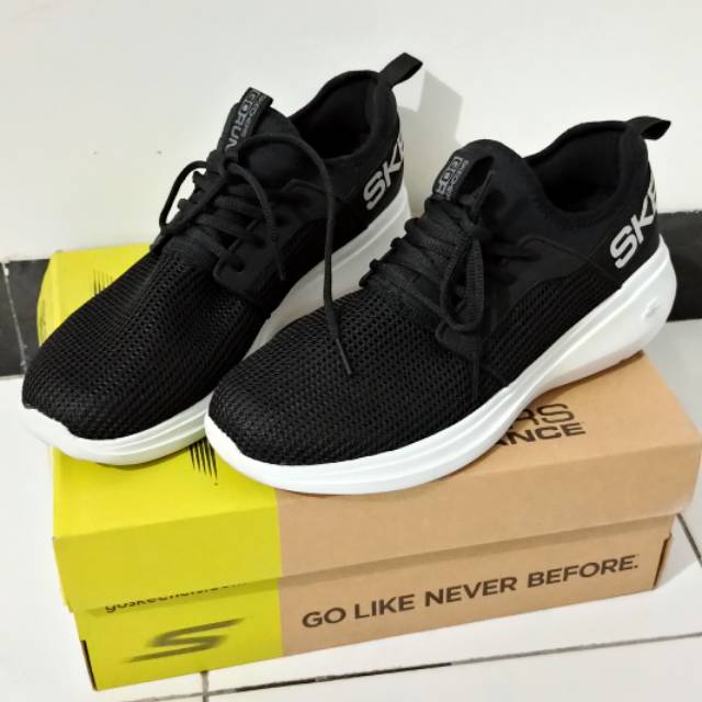 Skechers Go Run Fast Valor (Black) - Preloved