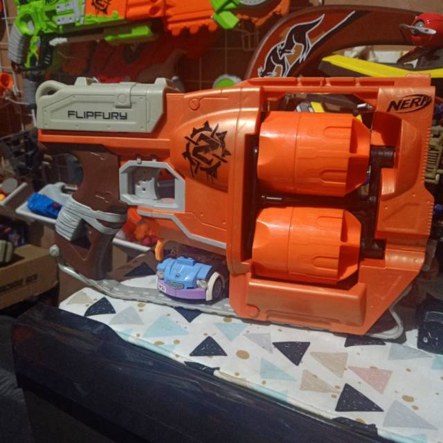NERF ZOMBIE FLIPFURRY